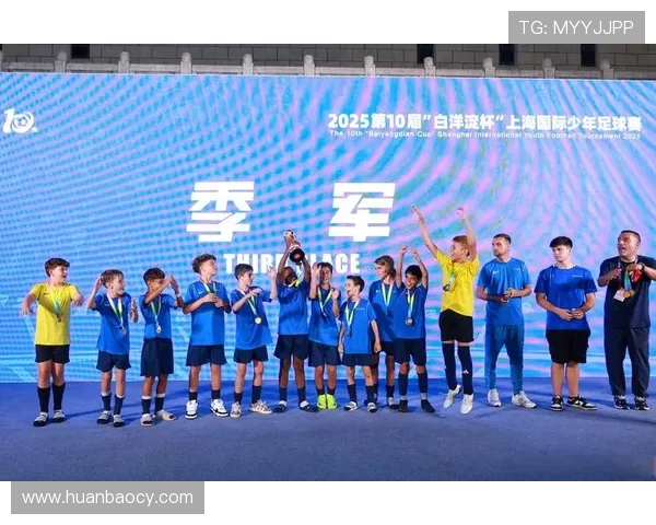 上海足球队以59分稳居邀请赛积分榜首位竞争激烈引人关注